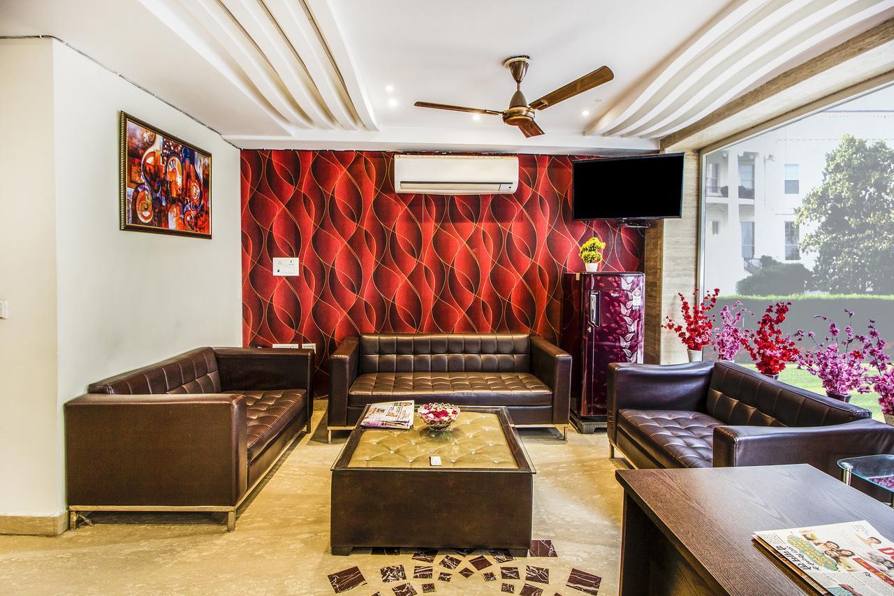 Hotel FabExpress Le Continental à New Delhi Extérieur photo