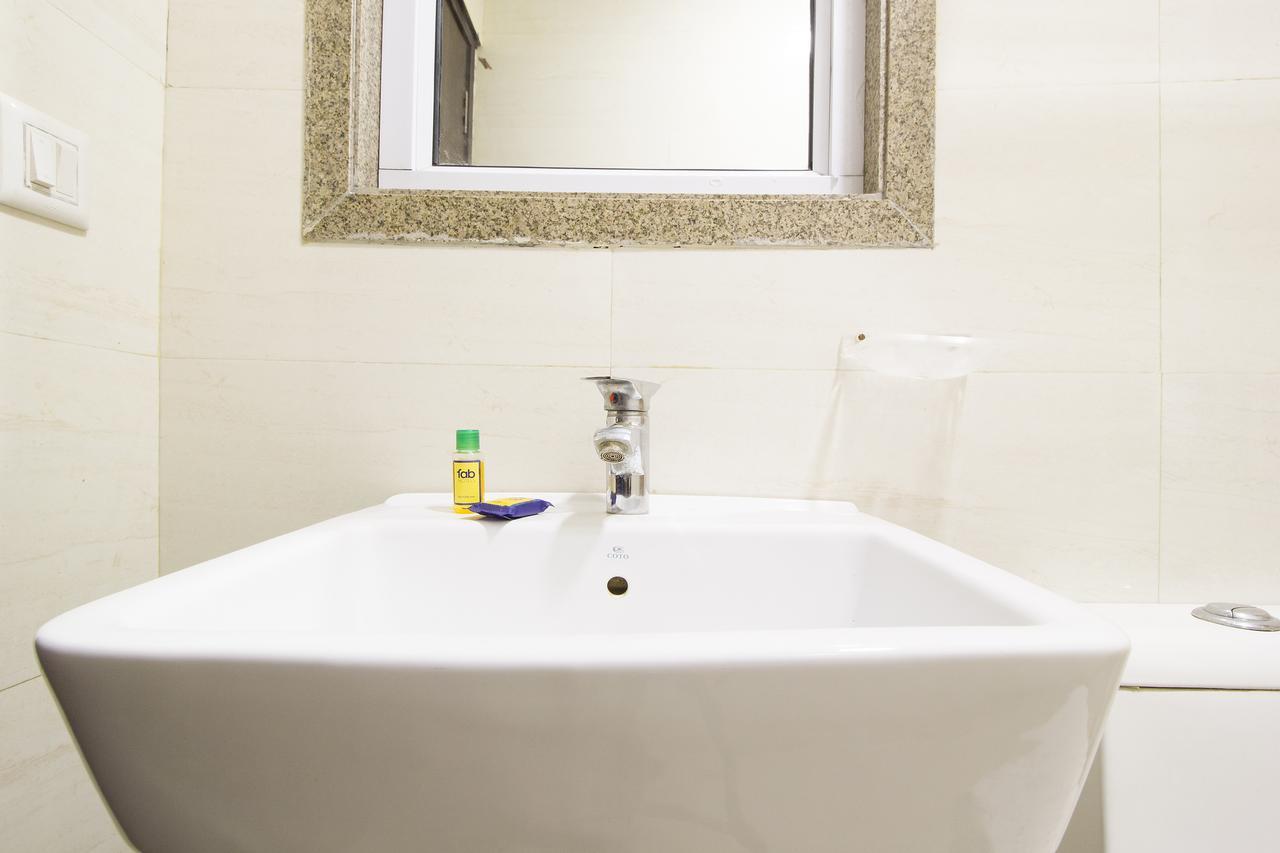 Hotel FabExpress Le Continental à New Delhi Extérieur photo