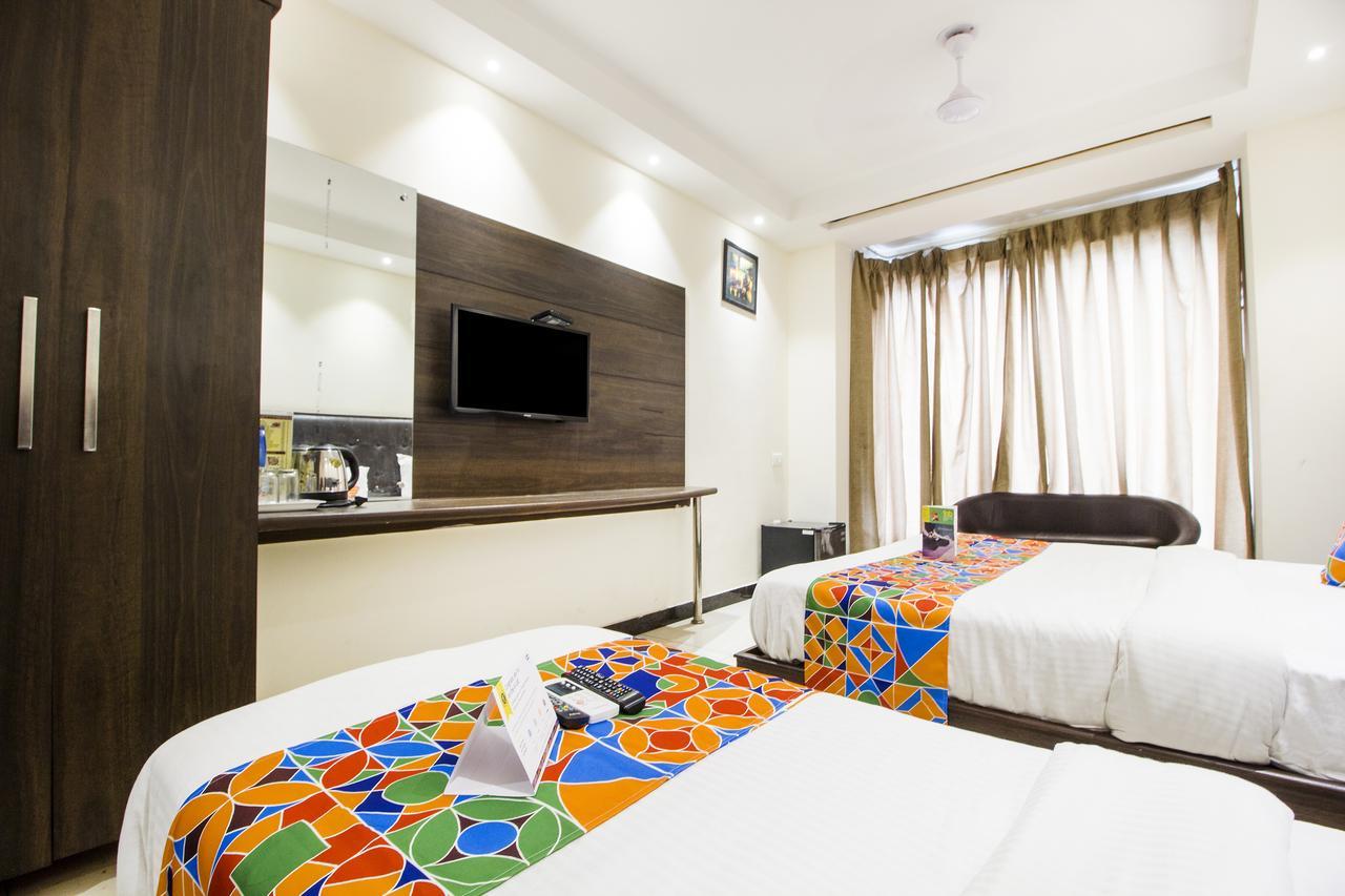 Hotel FabExpress Le Continental à New Delhi Extérieur photo