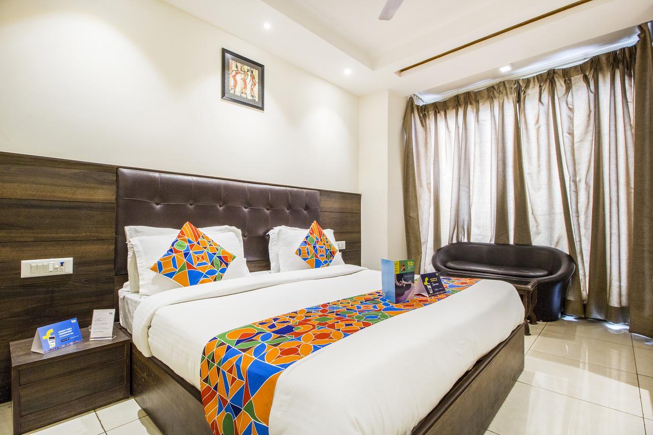 Hotel FabExpress Le Continental à New Delhi Extérieur photo