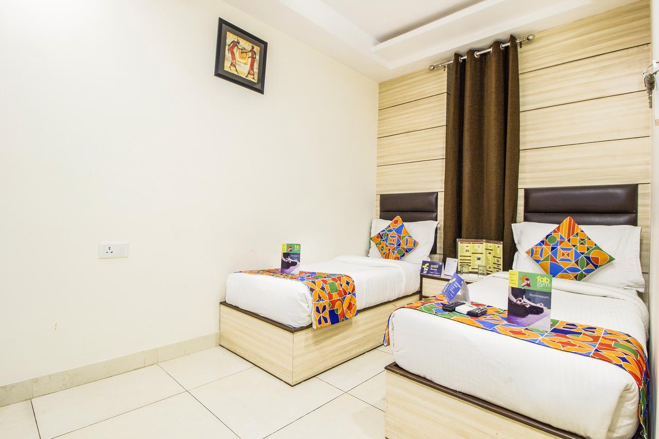 Hotel FabExpress Le Continental à New Delhi Extérieur photo