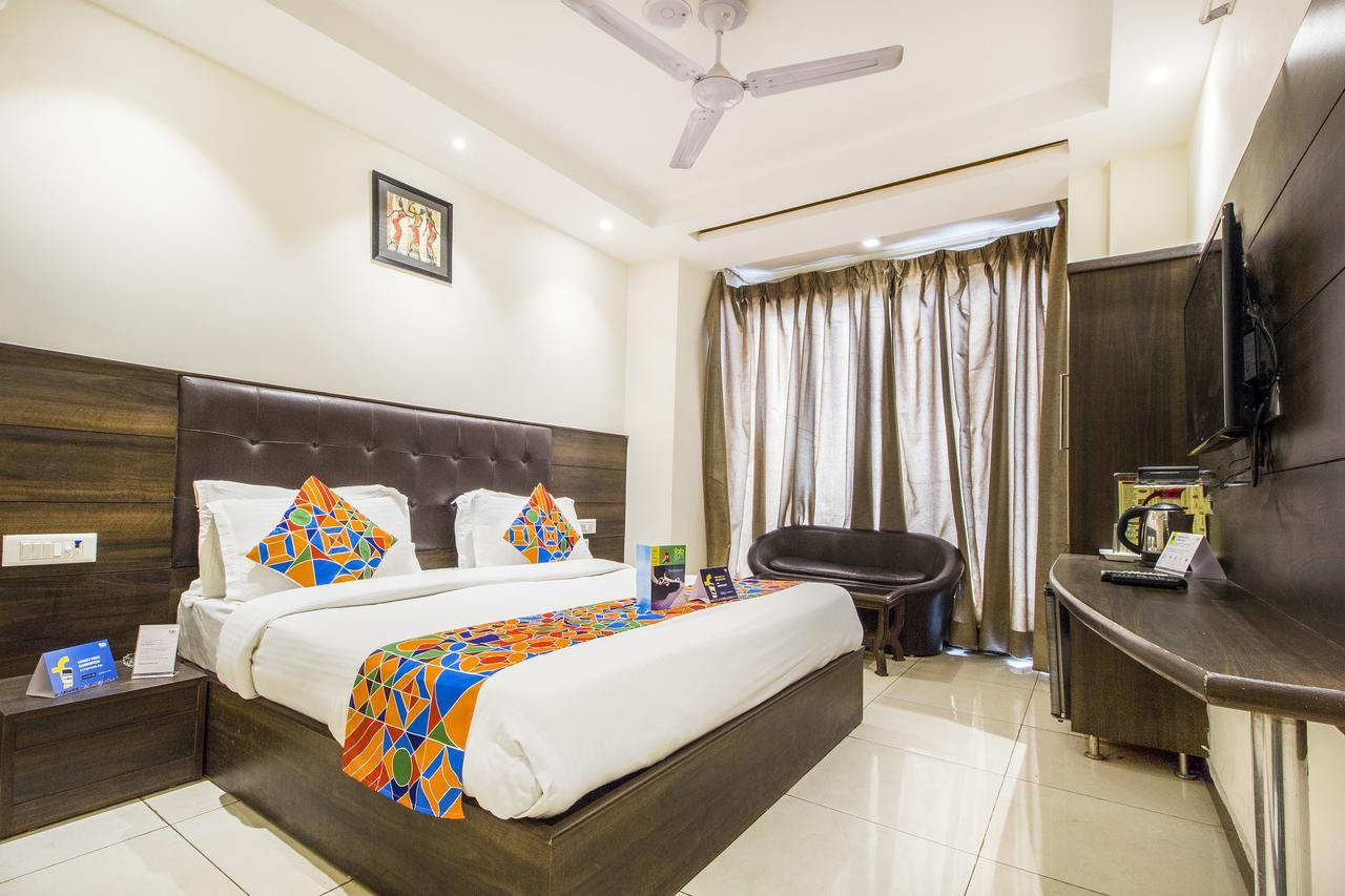 Hotel FabExpress Le Continental à New Delhi Extérieur photo