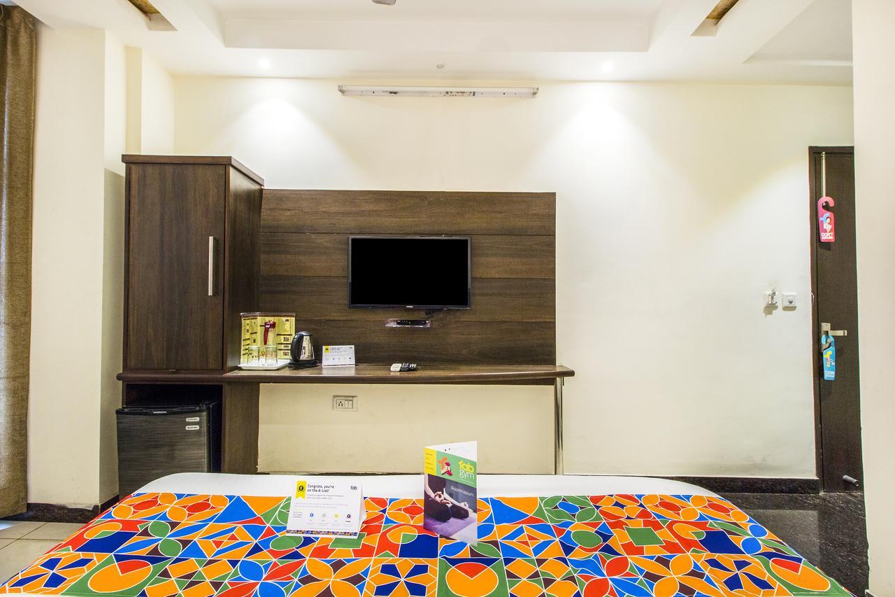 Hotel FabExpress Le Continental à New Delhi Extérieur photo
