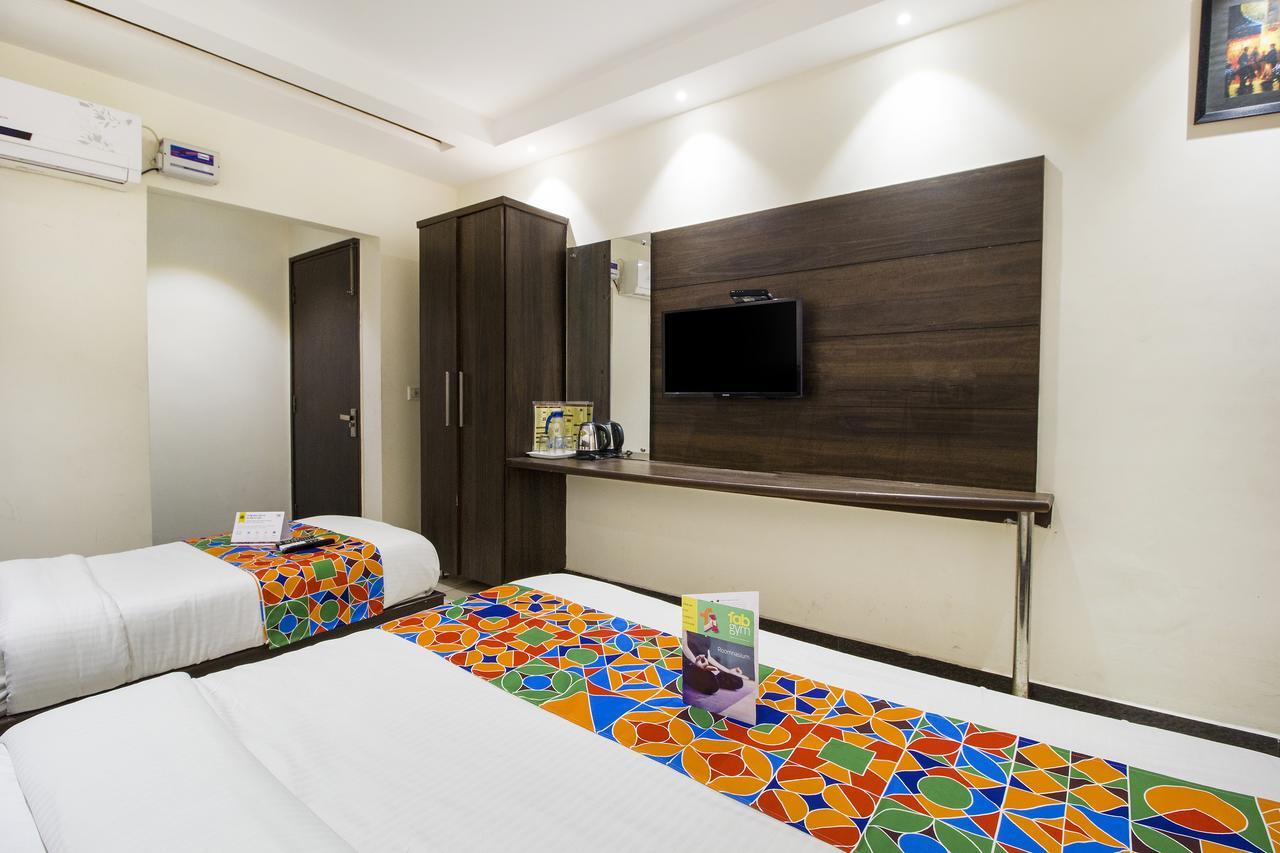 Hotel FabExpress Le Continental à New Delhi Extérieur photo