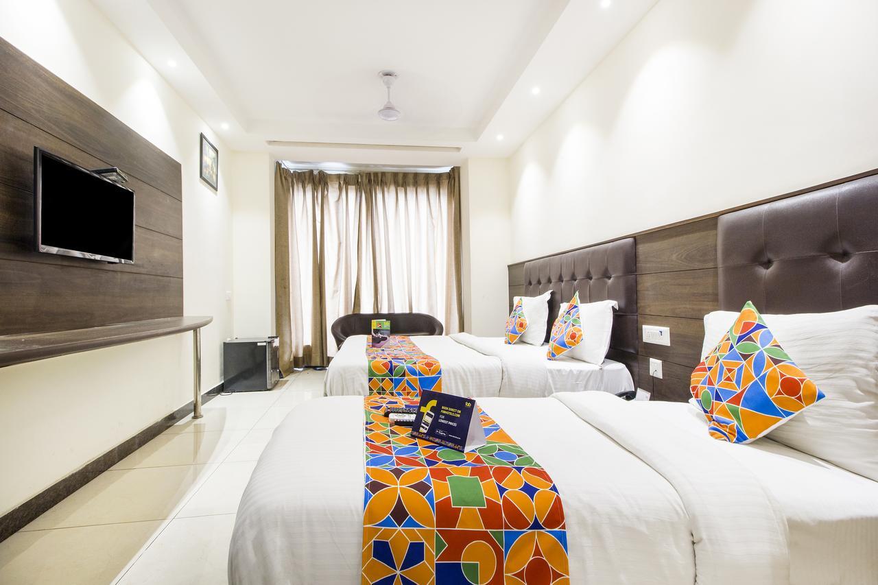 Hotel FabExpress Le Continental à New Delhi Extérieur photo