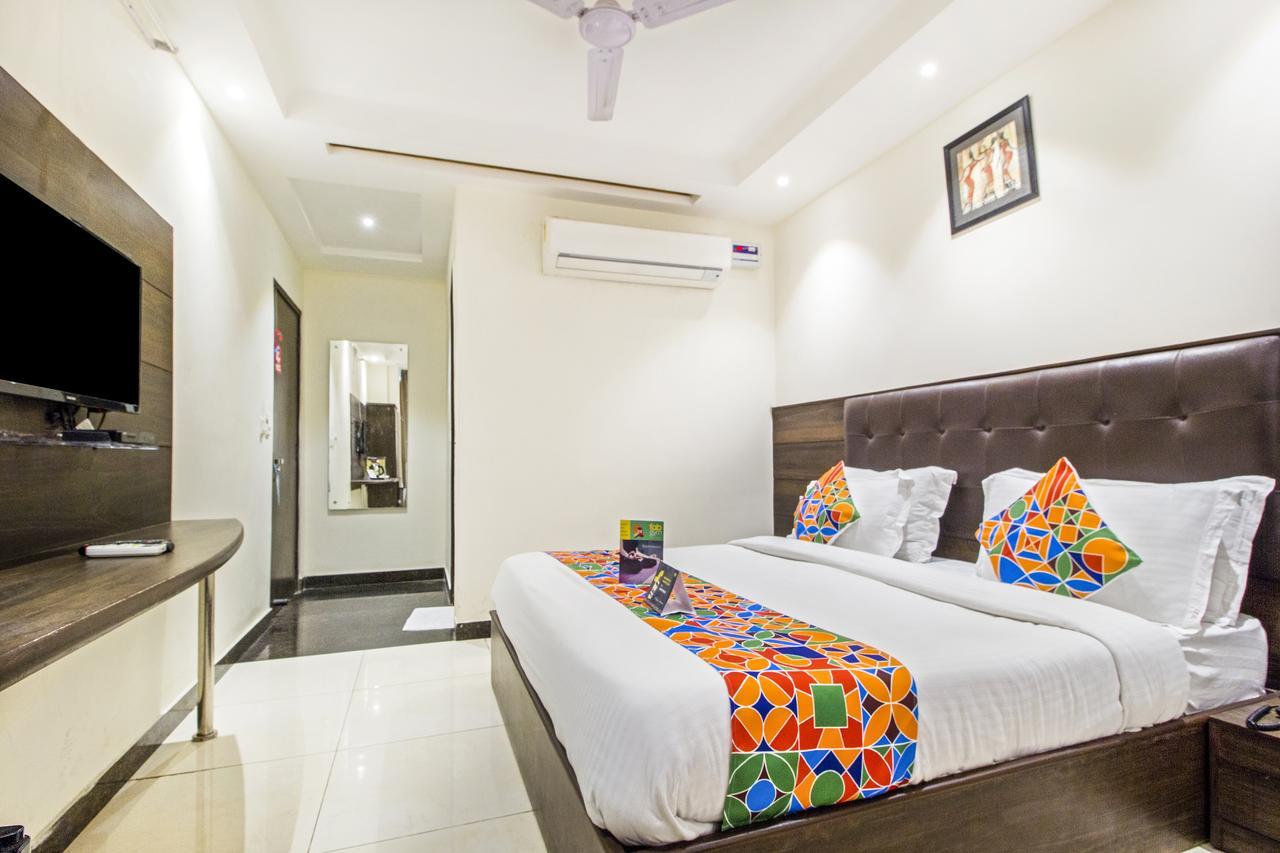 Hotel FabExpress Le Continental à New Delhi Extérieur photo
