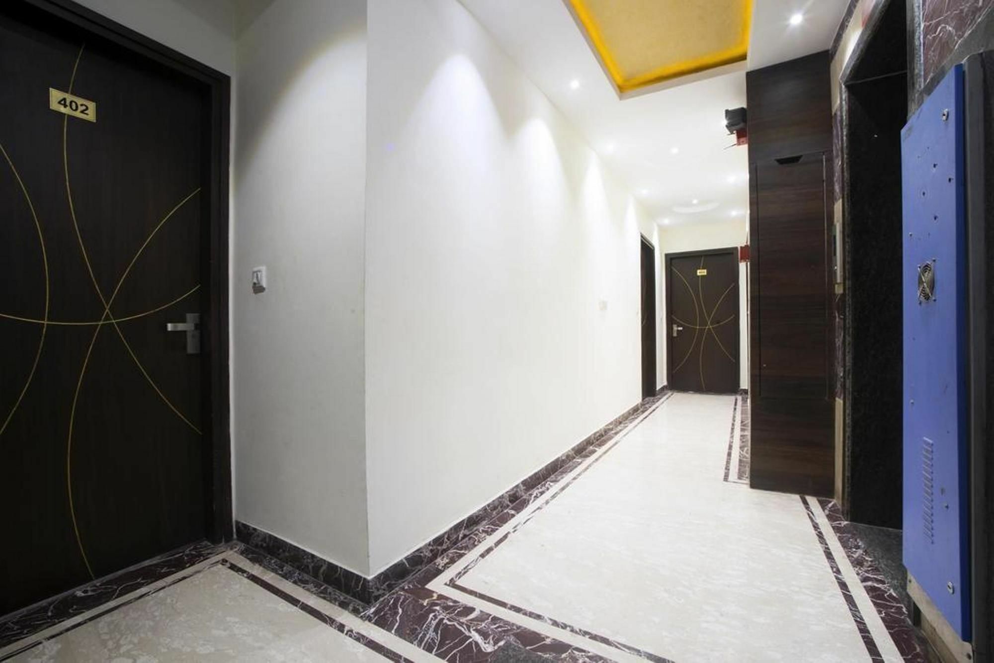 Hotel FabExpress Le Continental à New Delhi Extérieur photo