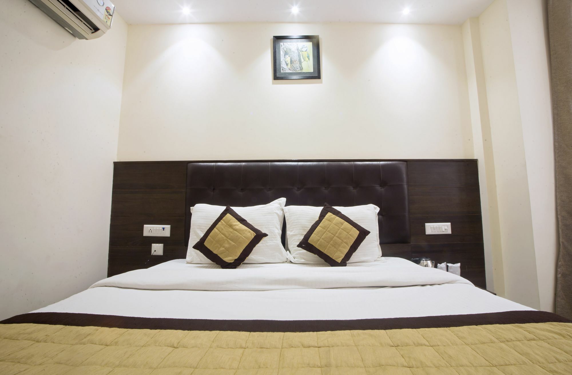 Hotel FabExpress Le Continental à New Delhi Extérieur photo