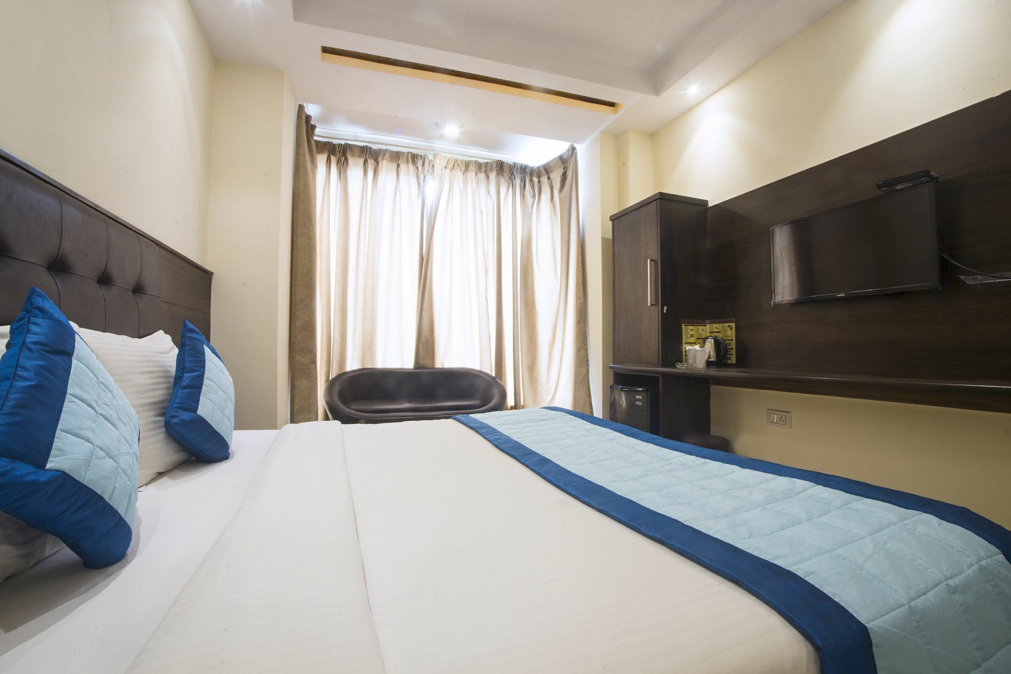 Hotel FabExpress Le Continental à New Delhi Extérieur photo