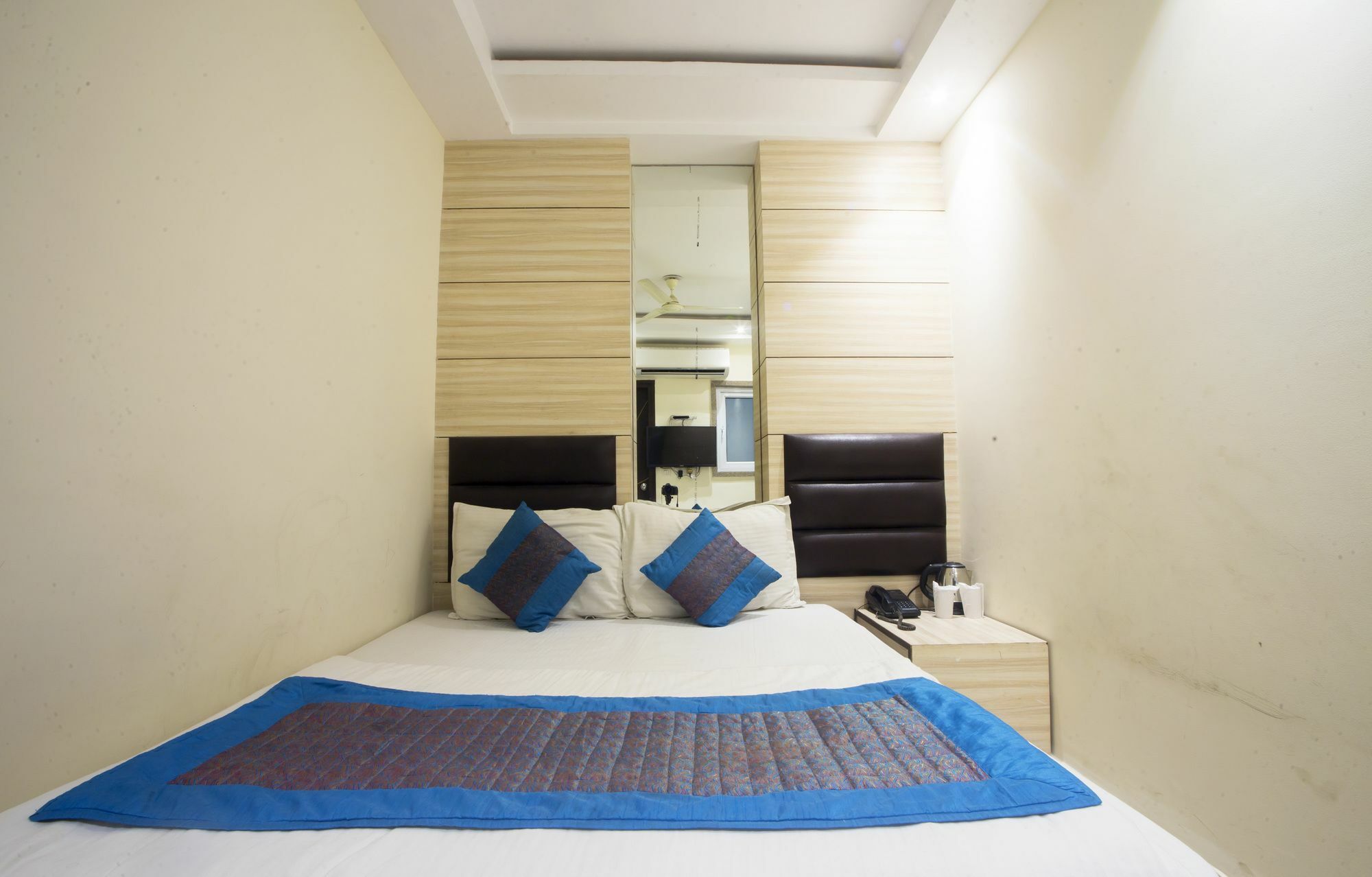 Hotel FabExpress Le Continental à New Delhi Extérieur photo