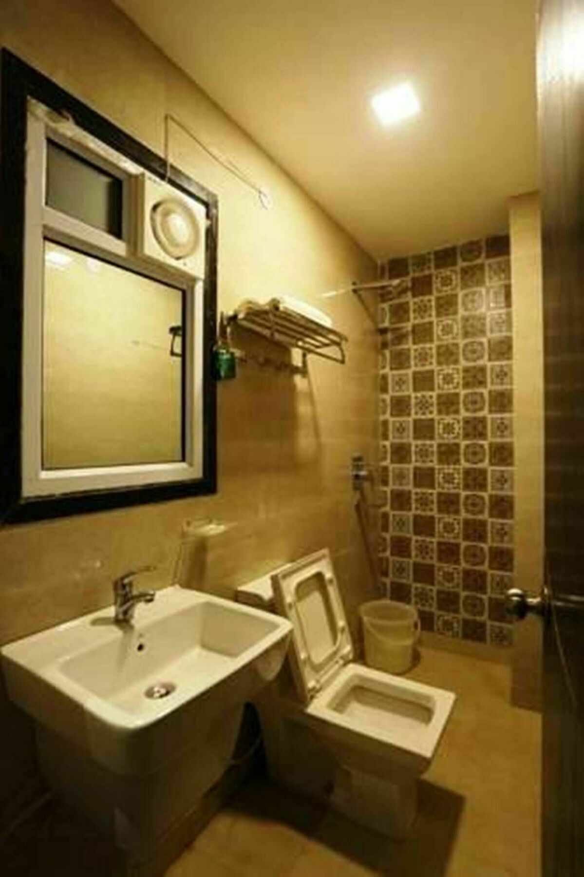 Hotel FabExpress Le Continental à New Delhi Extérieur photo