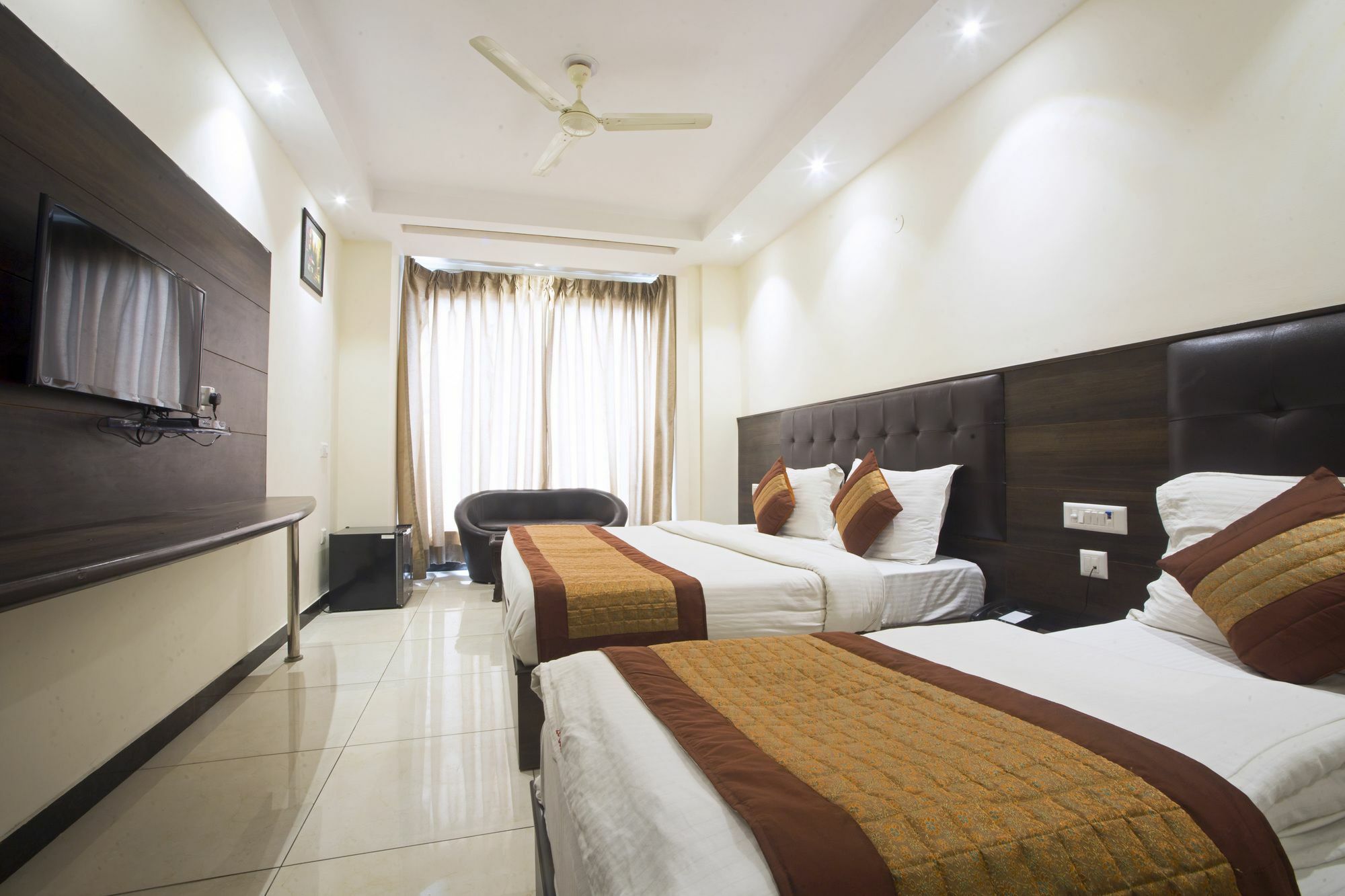 Hotel FabExpress Le Continental à New Delhi Extérieur photo